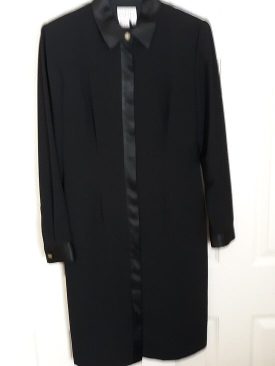 Adrianna Papell Dresses & Skirts - Vintage Adrianna Papell Woman's size 6 Long Coat Dress